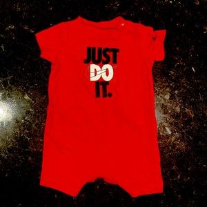 2 Nike onesies size 0-3months